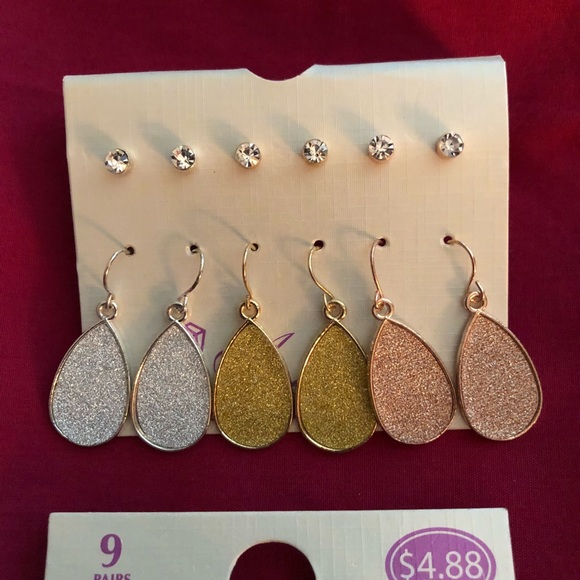 15 pair of Earrings - Picture 3 of 3